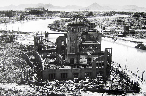 Near the Hiroshima hypocenter late September 1945. Photograph by Eiichi Matsumoto.