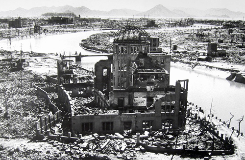 Near the Hiroshima hypocenter late September 1945. Photograph by Eiichi Matsumoto.