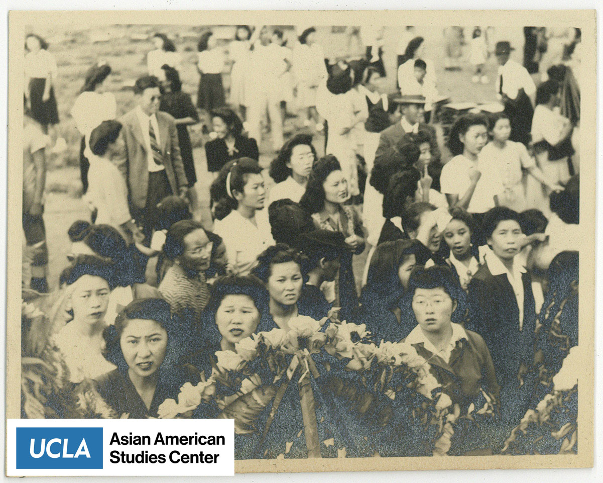 Crowd of Japanese Americans during a memorial service of Nisei servicemen.